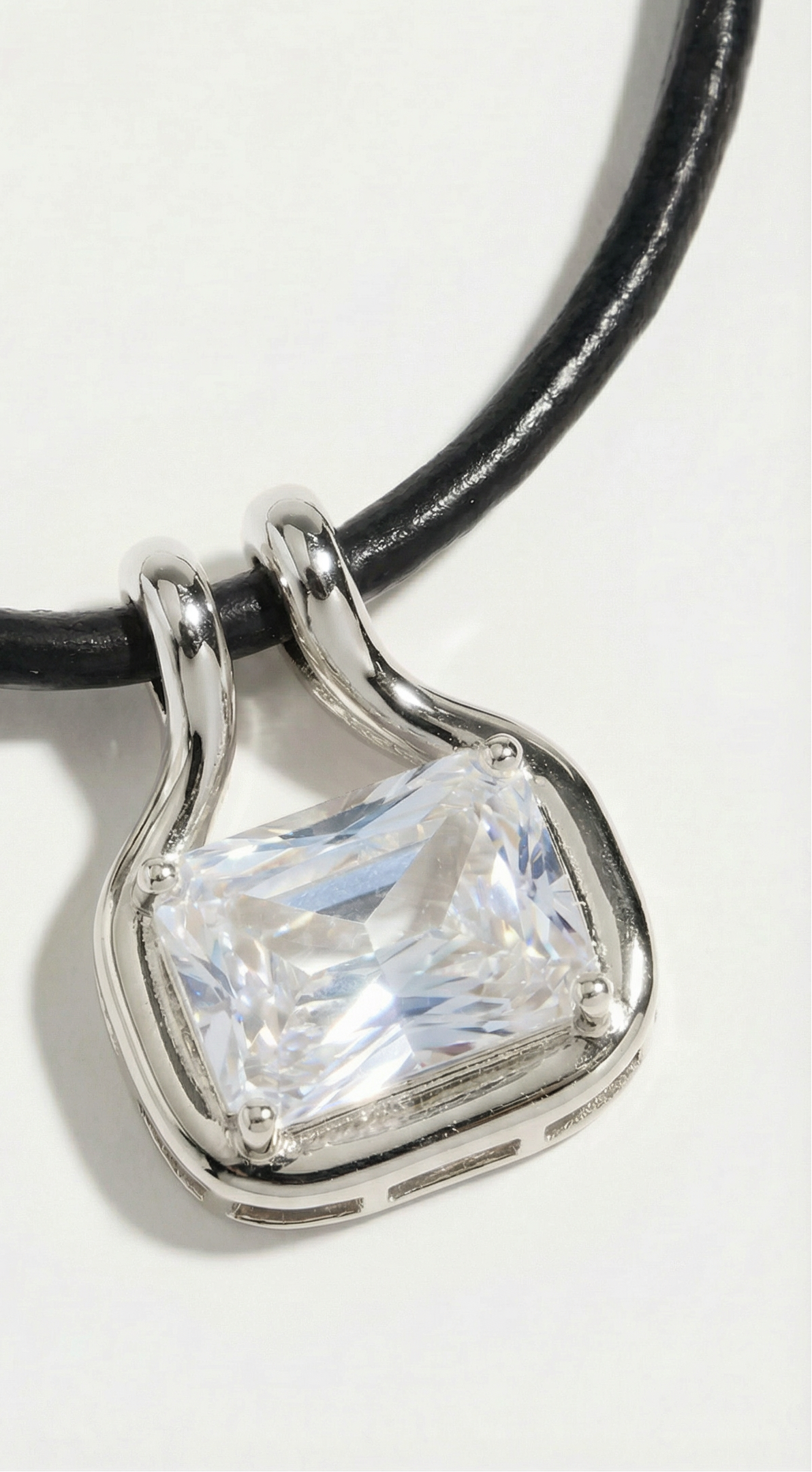 THE NAIA GEM PENDANT NECKLACE